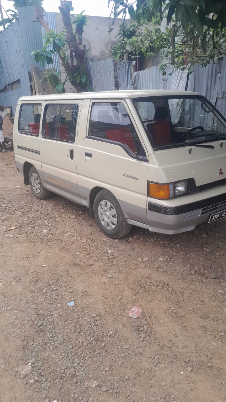 Carro: Hiace